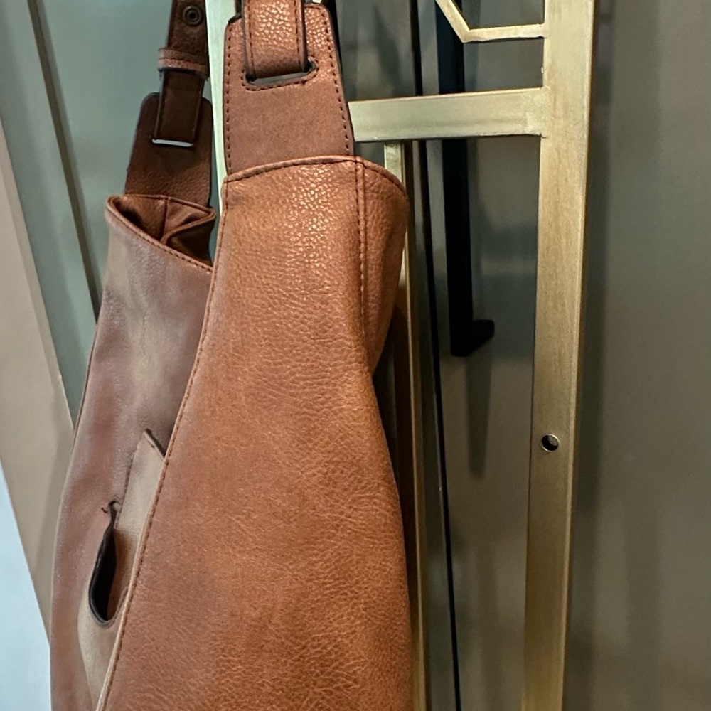 Darcy Marks Elegant Tan Leather Hobo Bag - Picture 3 of 7